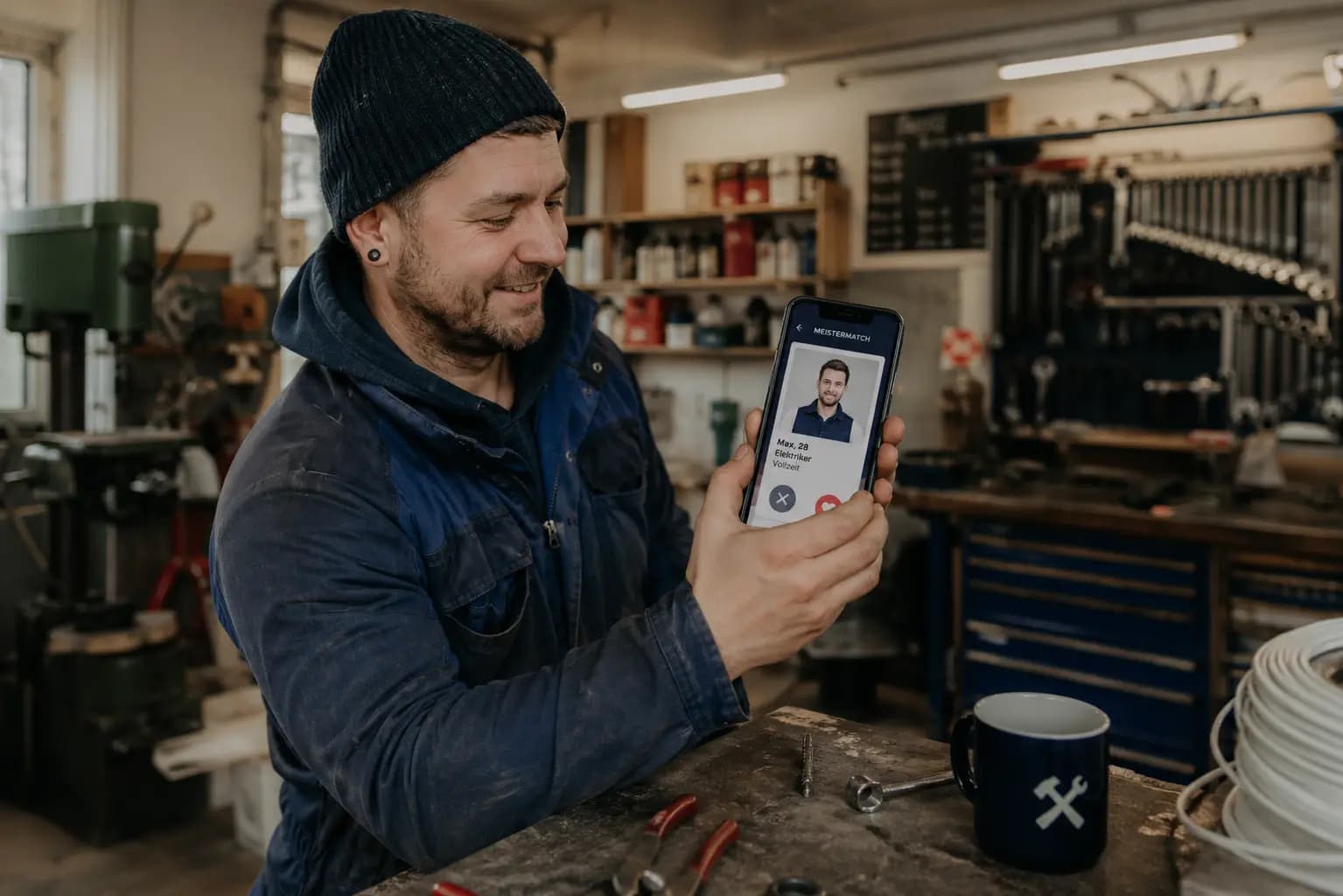 Mitarbeiter sieht passende Betriebe in der App